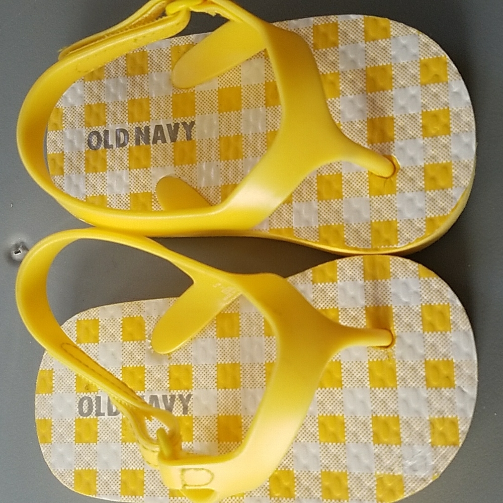 old navy yellow toddlers size 3